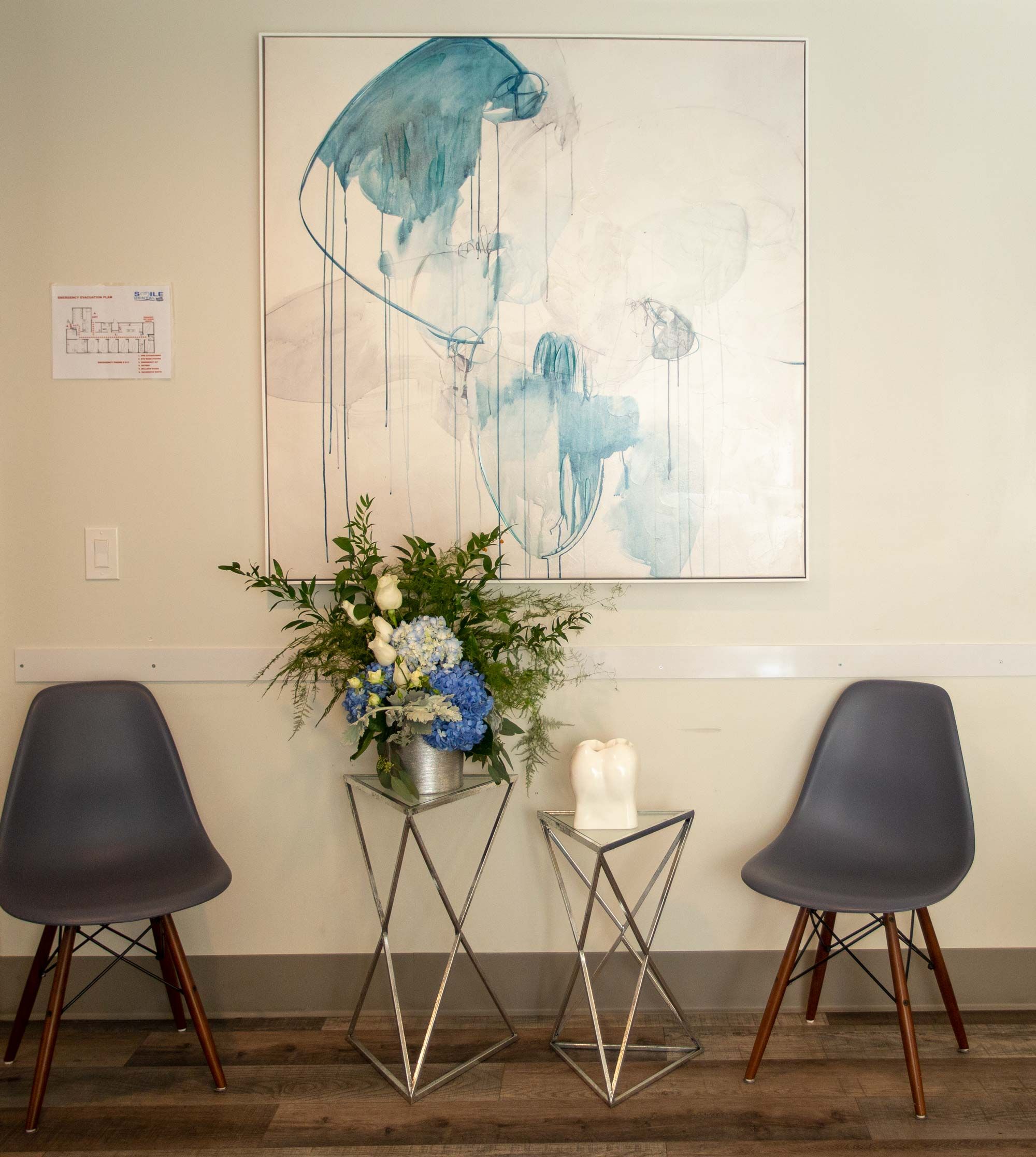 Seating nook with artwork at Smile Dental